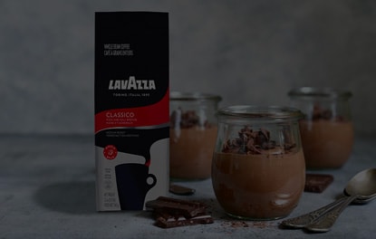 Mousse de café y chocolate con café en grano entero Classico Lavazza