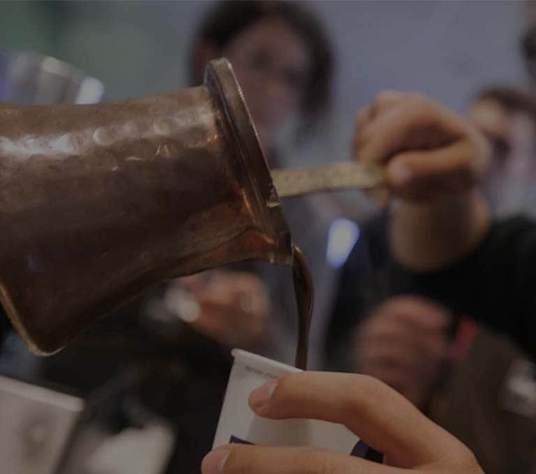 Olier - Tus mañanas son más agradables con esta Cafetera Espresso Ufesa.☕️☕️  Su óptima funcionalidad le permite preparar el mejor café para los  paladares más exigentes, posee hasta 15 bar de presión